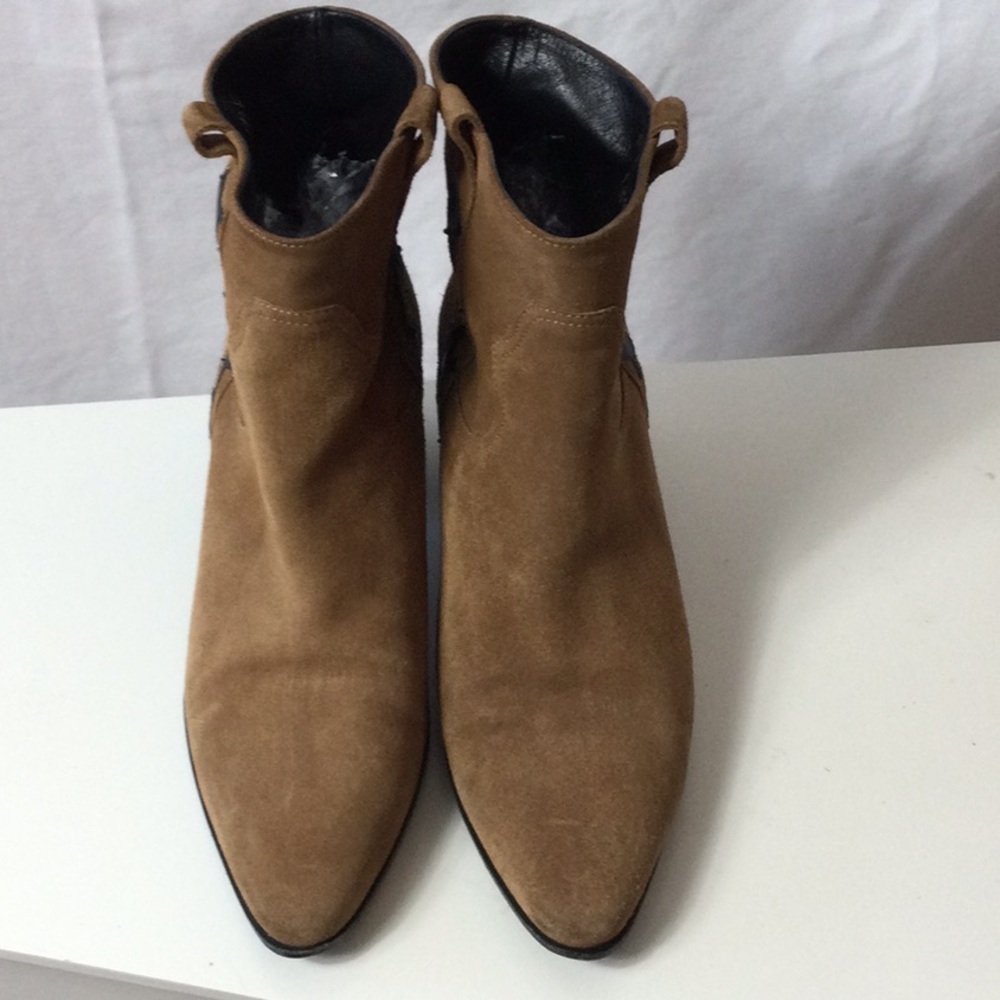 Saint Laurent Tan Suede Boots with Black Leather Star Accents - Picture 3 of 13